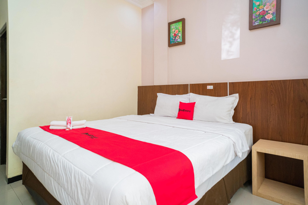 RedDoorz Plus Syariah @ Jalan Dokter Wahidin Bojonegoro