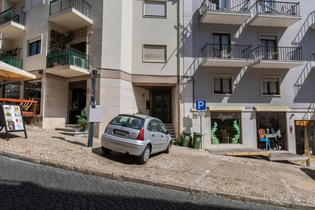Lovelystay - Sunshine Residence in the Heart of Graça
