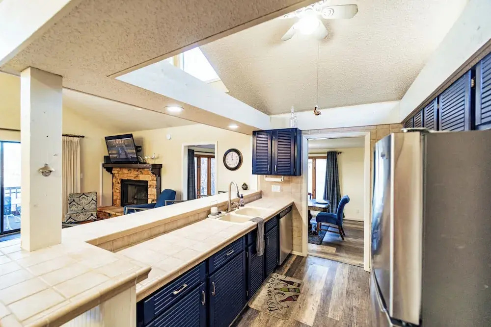 Serenity Now Quiet 4 BDR Next to Margaritaville!