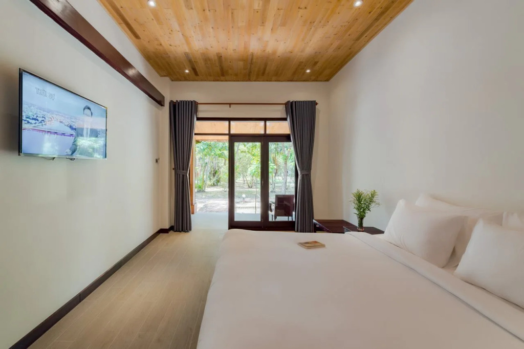 The Tahiti Beach Hotel