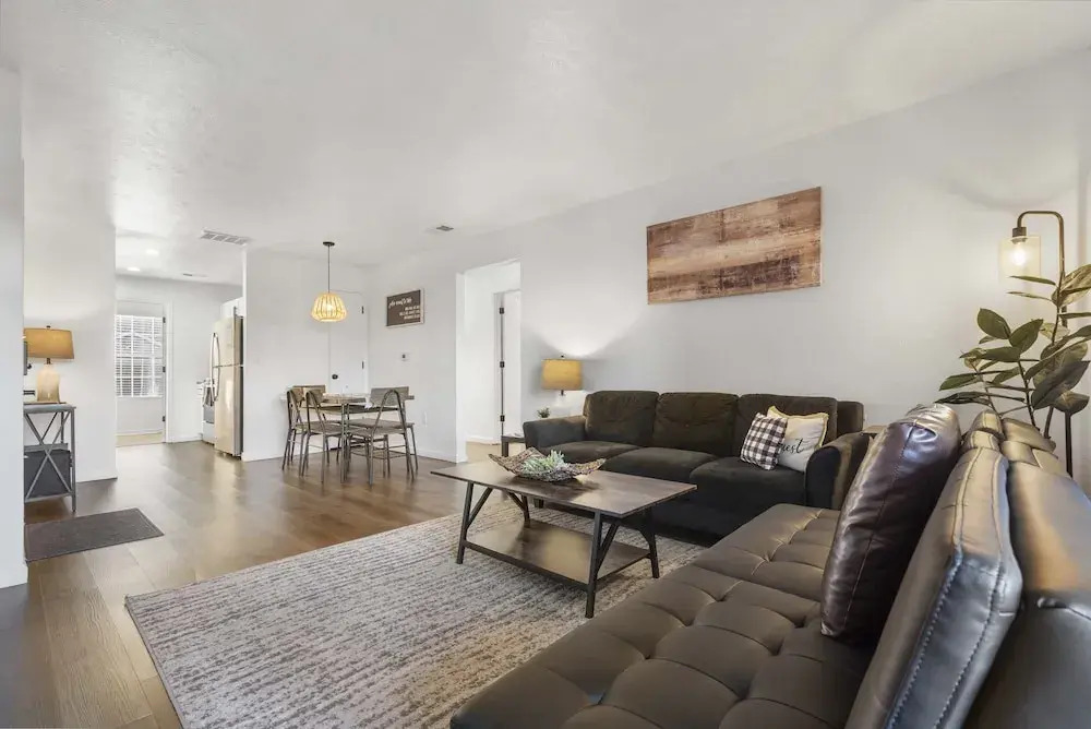 New Listing Vineyard Valley Views - Balcony