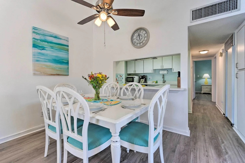 Half-Mi to Beach Access: Sunny Miramar Villa