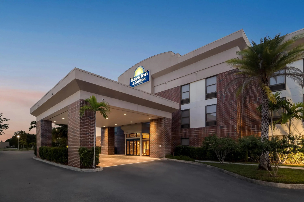 Days Inn & Suites by Wyndham Fort Myers Near JetBlue Park