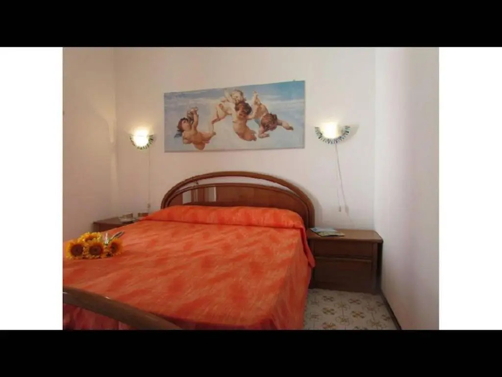 Trilocale In Graziosa Villetta Con Giardino
