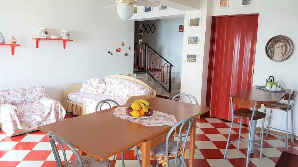 Holiday House Viriola Rossa