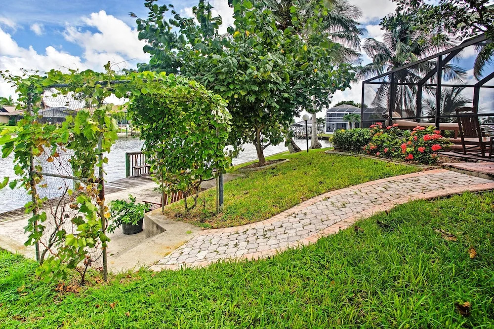 Newly Renovated Tropical Getaway in Cape Coral!