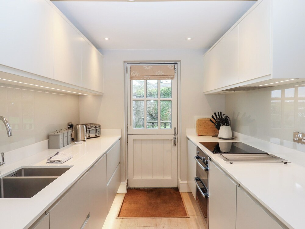 3 Keepers Cottage, Hillfield Village