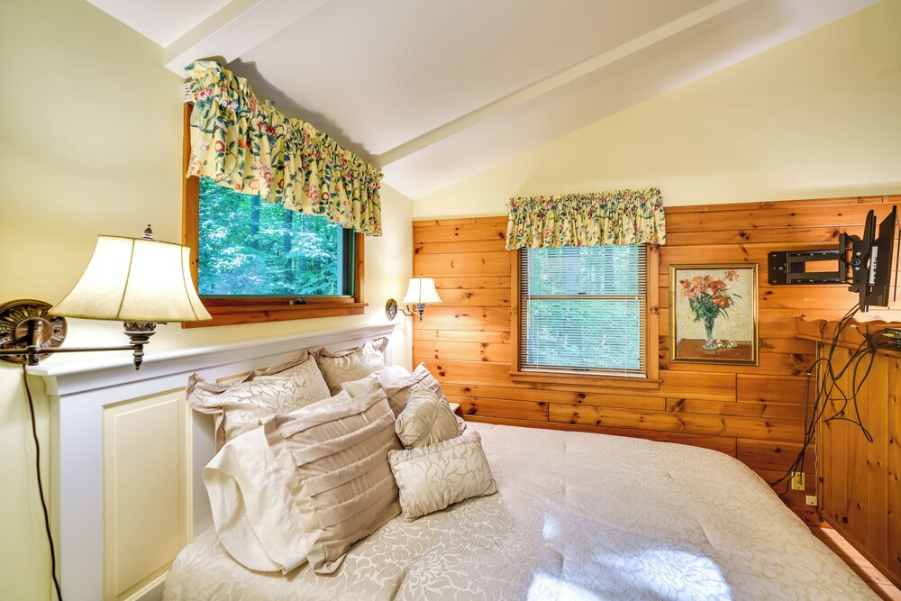 Pine Cottage Duplex w/ Deck: Walk to State Park