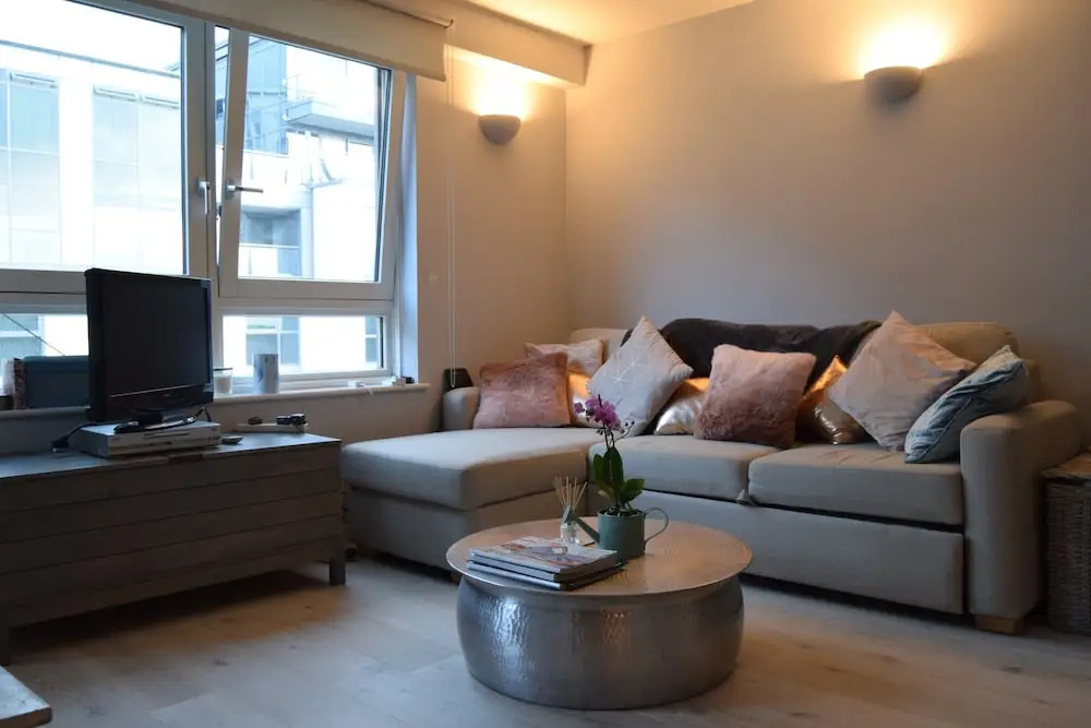 1 Bedroom Apartment by the River in Imperial Wharf