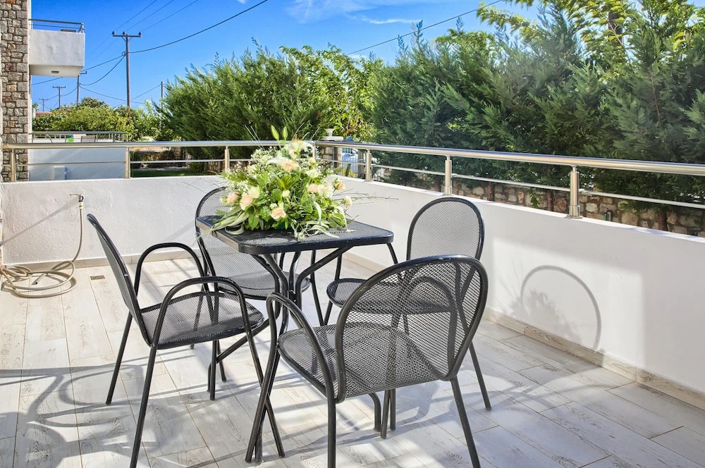 Haraki Stone Apartments