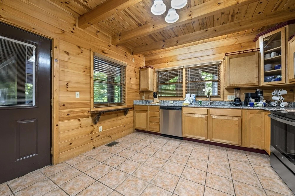 River Lodge 5 Bedroom Home by Redawning