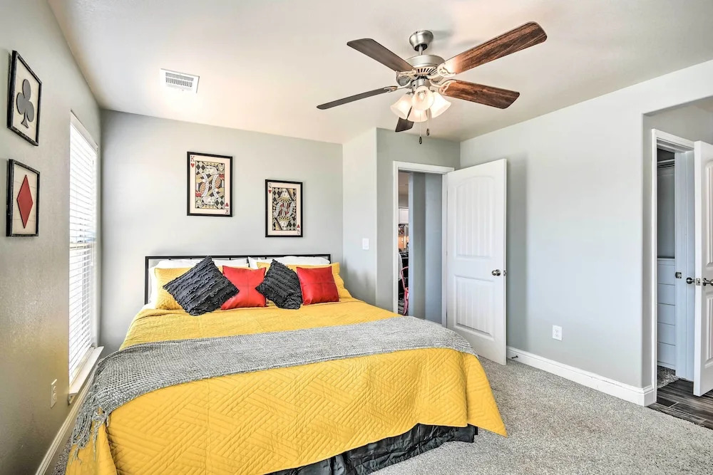 Modern Amarillo House w/ Fire Pit + Hot Tub!
