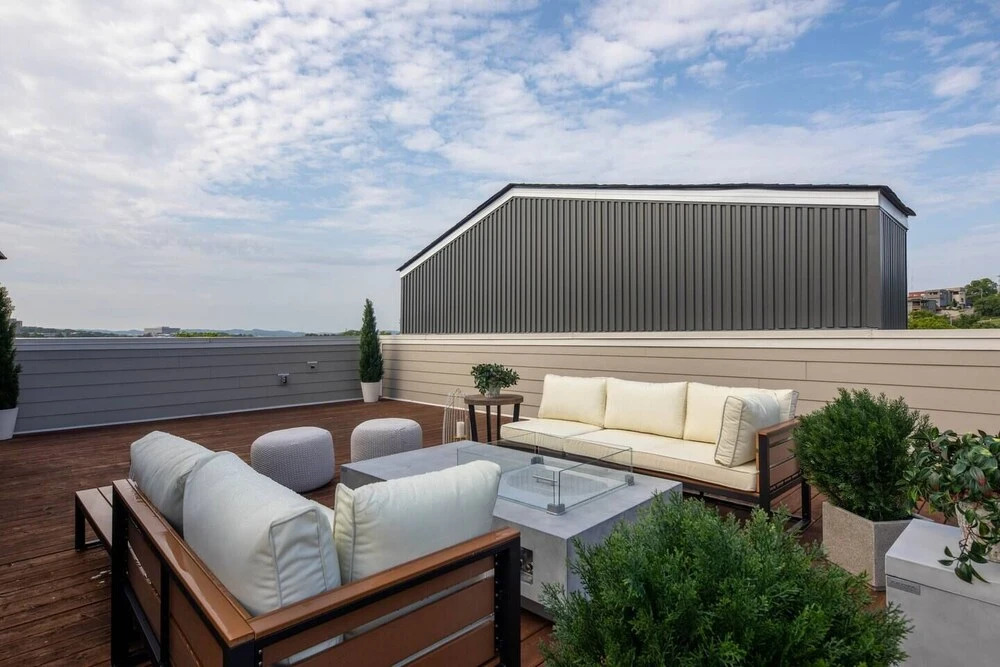 Domio Sylvan Park Modern 4BR Balcony