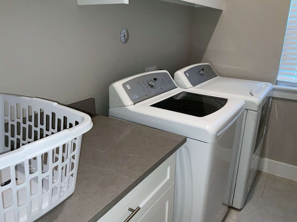 Kemah Marina  Home for 8