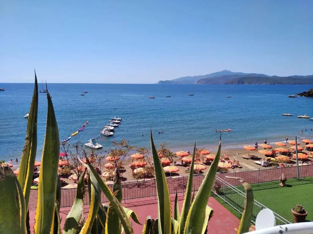 "beautiful Apartment for 4 pax at 120 mt. From the Beach"