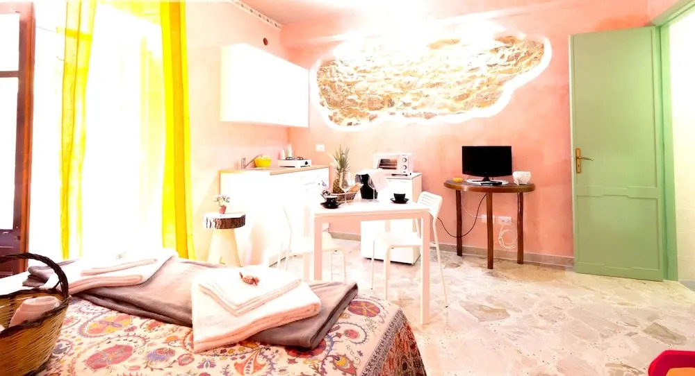 Studio in Castelbuono, With Wonderful City View, Balcony and Wifi