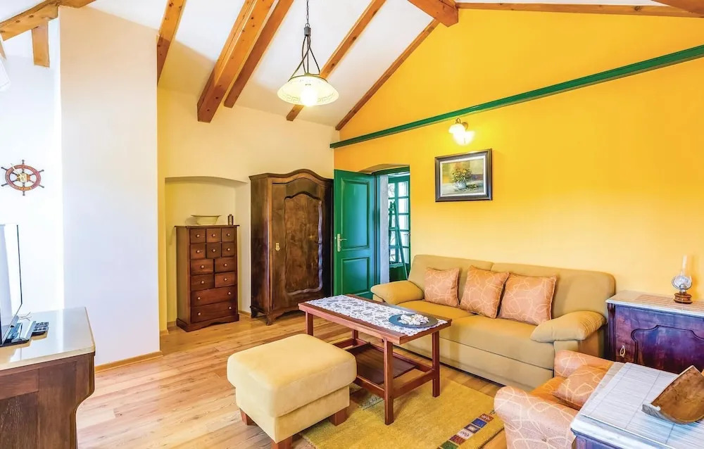 Amazing Home in Crikvenica With Wifi and 3 Bedrooms