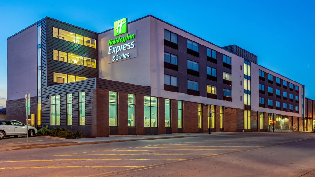 Holiday Inn Express & Suites Platteville by IHG