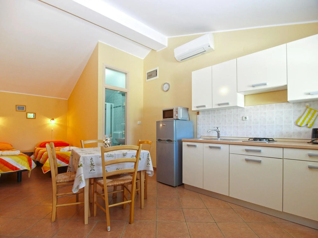 Apartment 1895