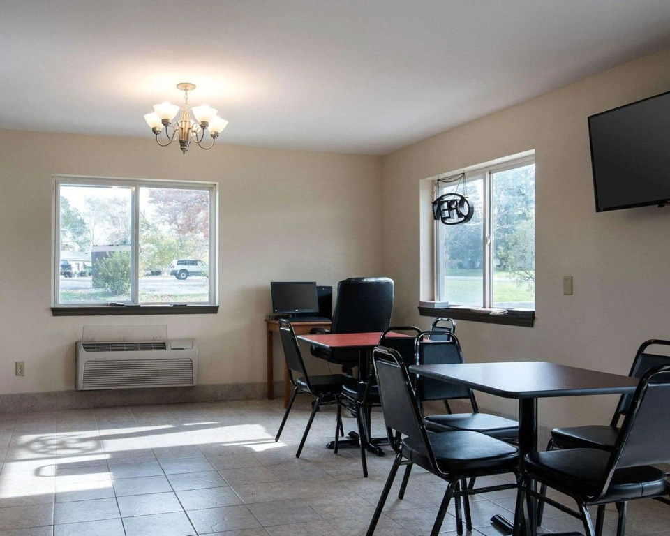 Econo Lodge Inn & Suites Canandaigua - Finger Lakes Area