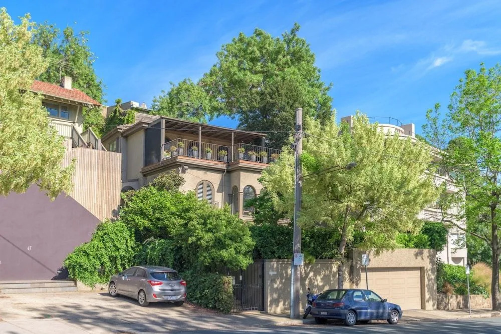 Exquisite 4 Bedroom House with Pool