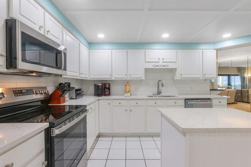 Palms 514- Beachfront Condo 2 2 5th Floor Beach Front Sleeps 8