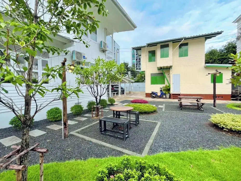 White & Green Boutique Homestay