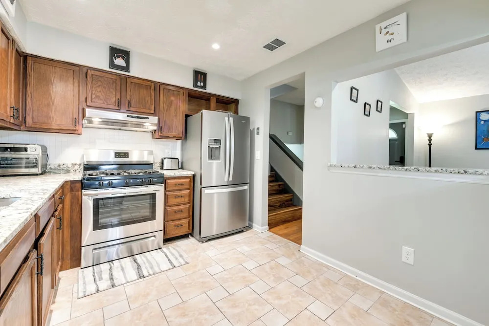 Fairburn Home w/ 2 Decks, Grill & Outdoor Dining!