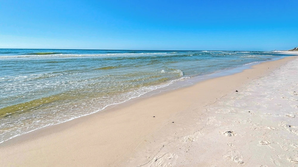 4-bedroom Cottage in Seacrest Beach ~ Gulf Views ~ Community Pool