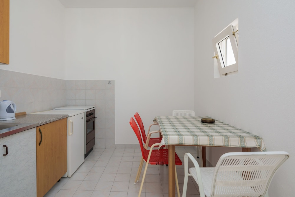 Apartments and rooms by the sea Duce, Omis - 18155