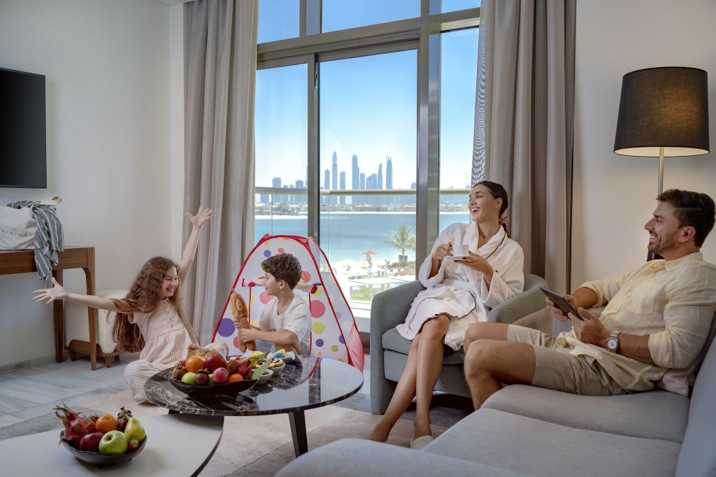 Th8 Palm Dubai Beach Resort, Vignette Collection by IHG