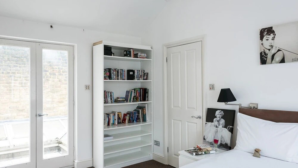Sleek 2BR Mews House Just Off Portobello Road