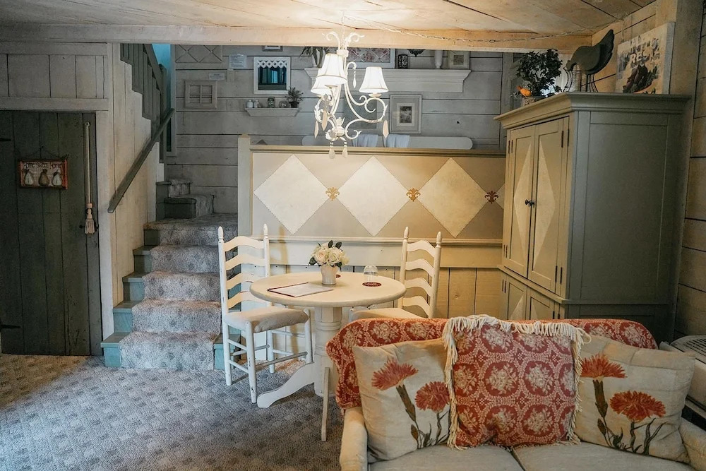 1777 Americana Inn
