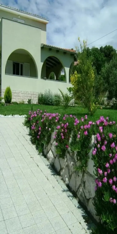 Zdene - With Parking - SA2