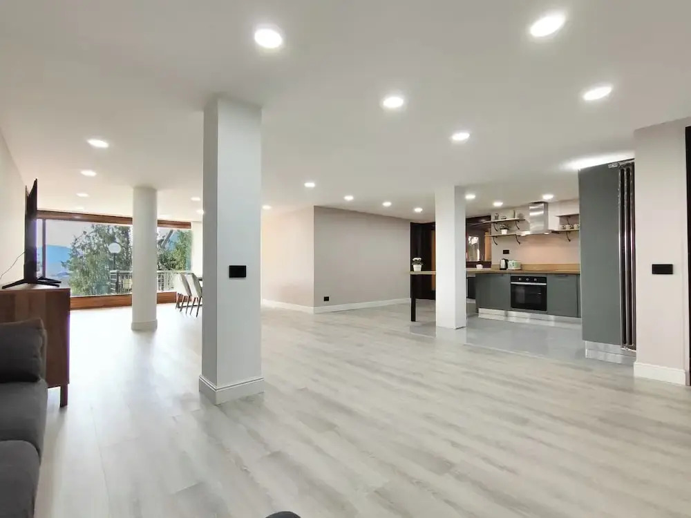JOIVY Villa Sofia Wonderful 2-bed flat with lake views