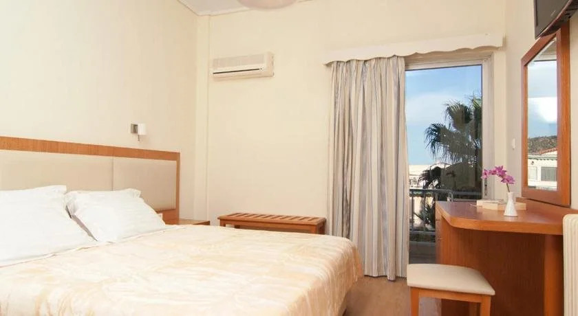 Saronis Hotel