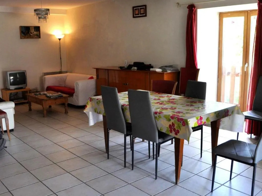 Gîte 13 pers. avec patio, proximité Parc du Pilat, animaux admis, parking - FR-1-496-72