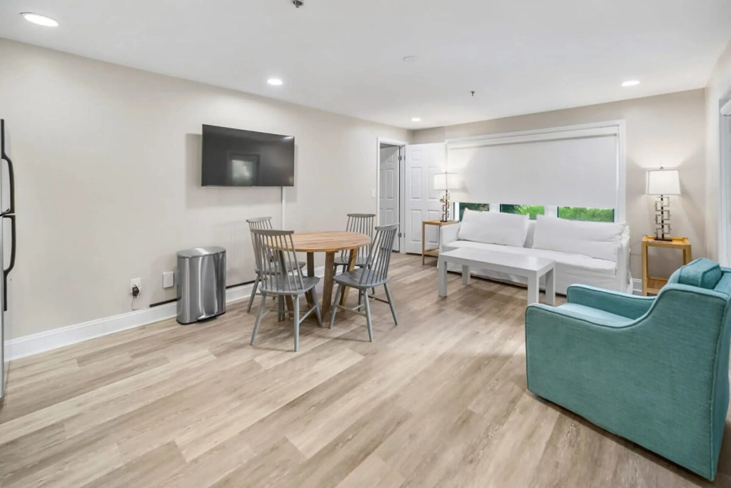 Modern & Spacious PCB Condo! 1st Floor, Pvt Porch