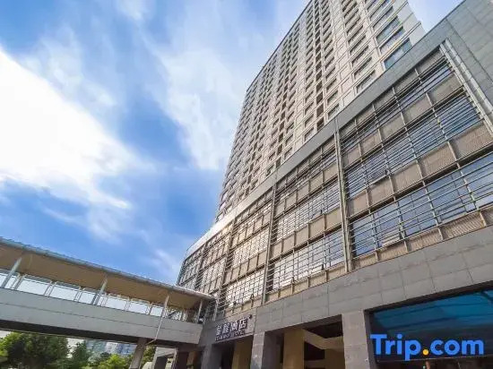 Starway Hotel (Wuhan Hanxi First Road Subway Station)