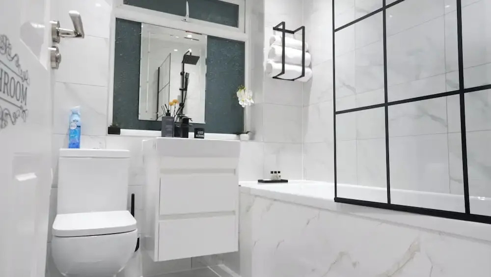 Modern House - 3 Bedrooms - 1 Bath - Mancity