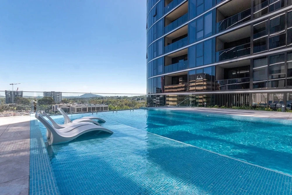 Lovely Sunny 2-bedroom Apartment With Pool and Gym