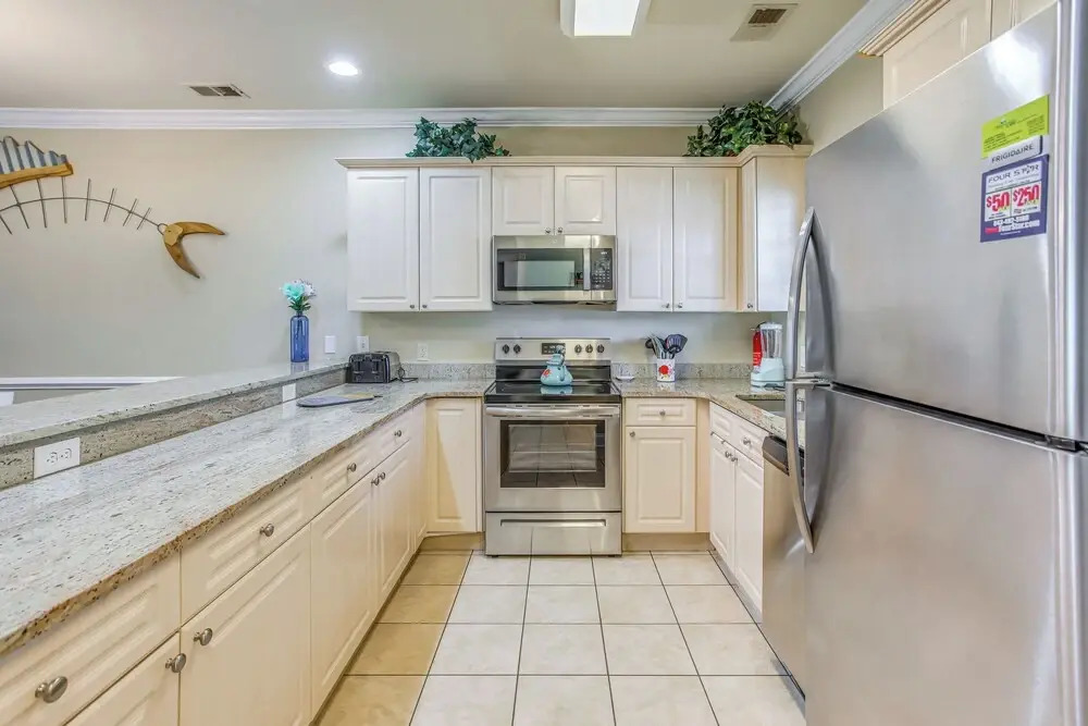 Screened-in Patio: Myrtle Beach Golf Condo