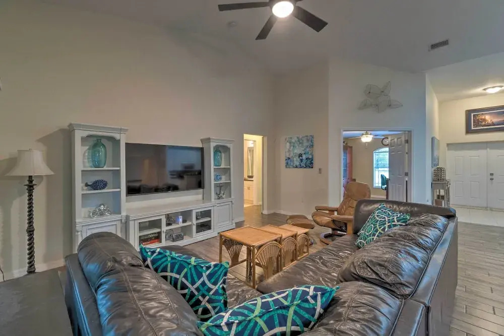 Breezy Gulf Coast Getaway ~ 4 Mi to Beach Park