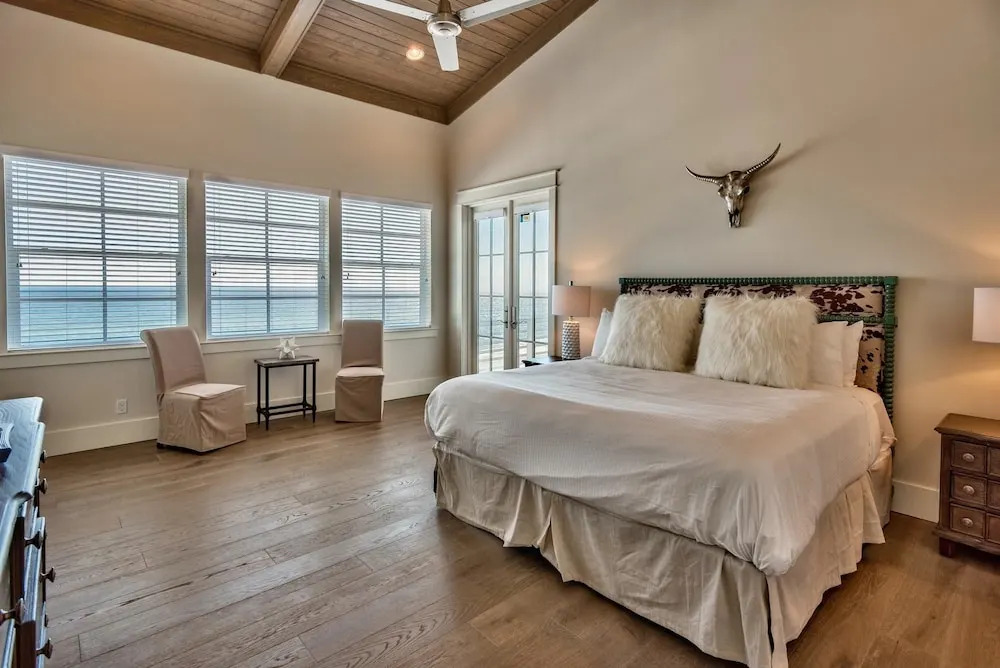 The Pelagic Blue 7 Bedroom Holiday Home by Five Star Properties