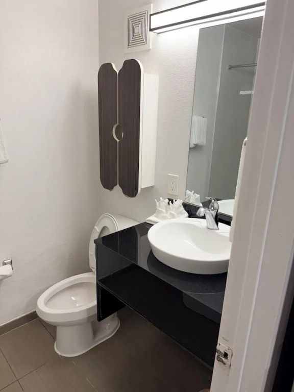 Everstay Inn & Suites
