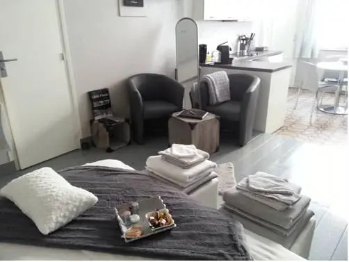 Little Suite - Suzanne (Adults Only)