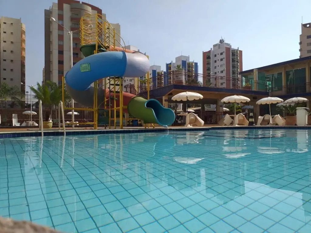 Apto de 2 quartos com excelente parque aquático em Caldas Novas-GO