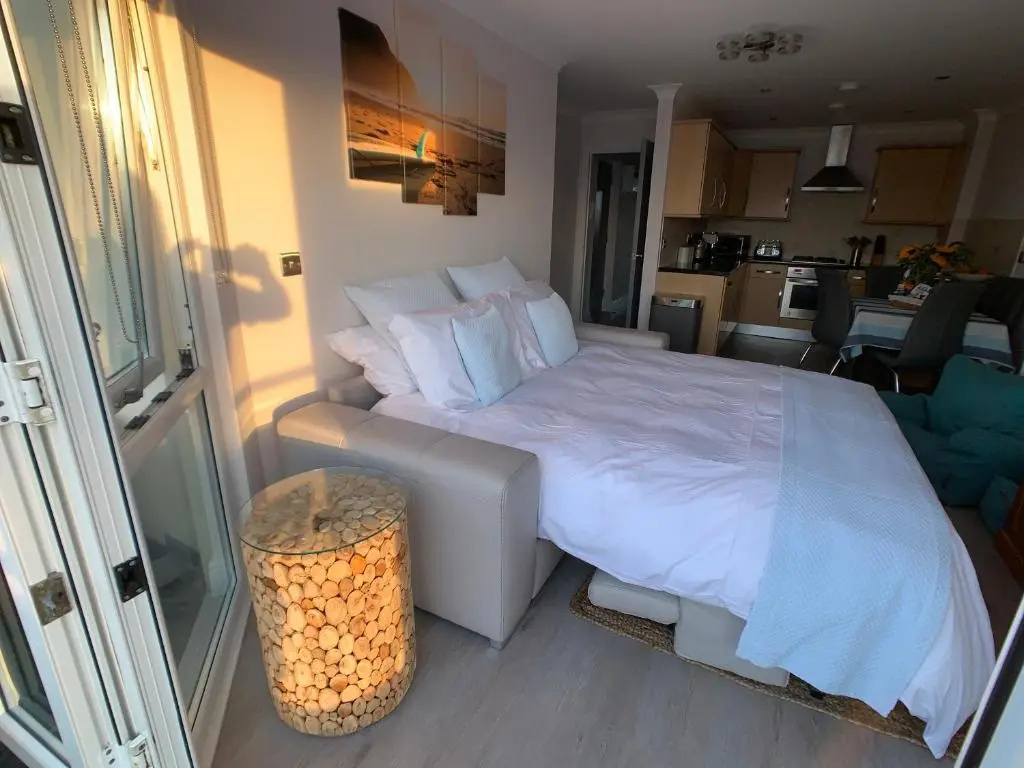 SEA BEACH & COASTAL VIEWS from LRG SUN TERRACE G Bay Apartments OVERLOOKS FISTRAL BEACH MOST DESIRABLE LOCATION SLEEPS & DINES 6 which includes SOFABED 2 BATHROOMS AL FRESCO Dining Smart tv all rooms PRIVATE PARKING 2 CARS sat-sat only April-Nov please