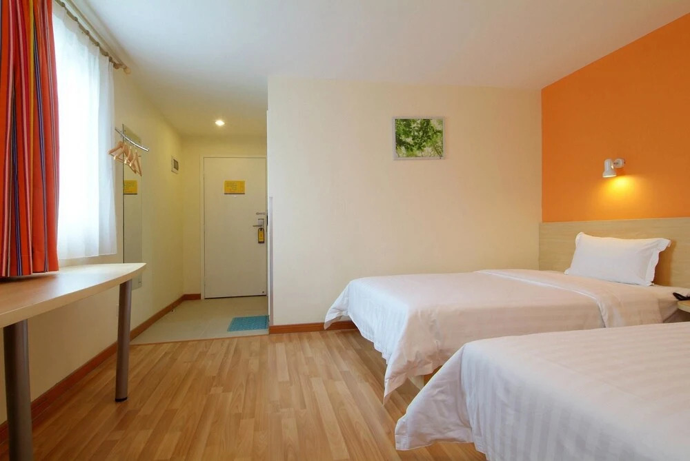 Hundred Chain Business Hotel