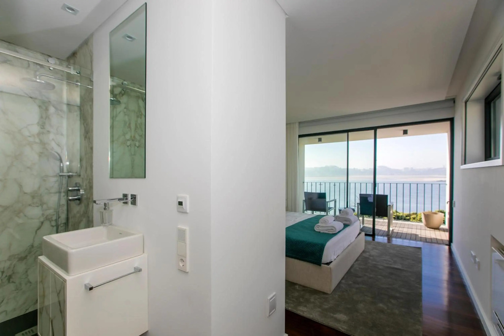 LovelyStay - Luxury 2BR Duplex Apartment in Foz Porto